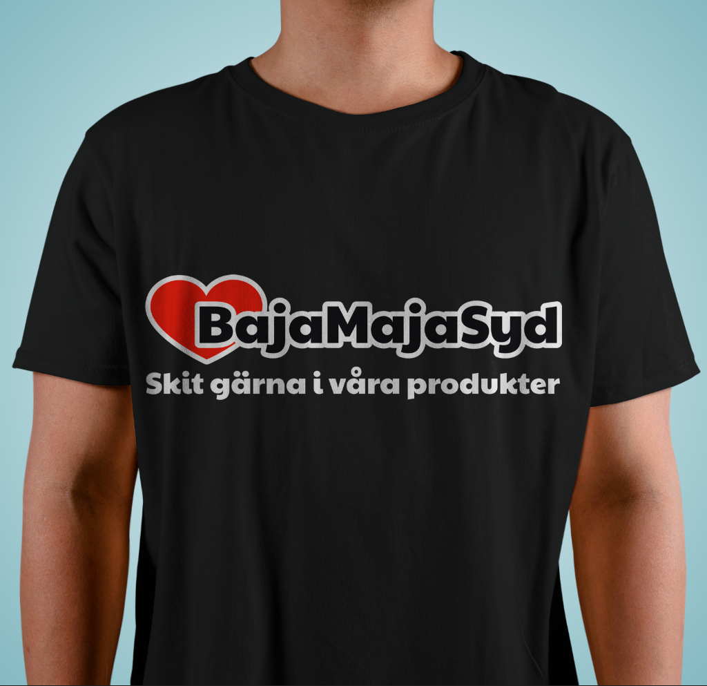 Bajamaja Syd logotyp med slogan t-shirt